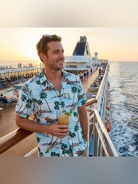 Men's Light Blue Palm-Print Short-Sleeve Button-Down Shirt